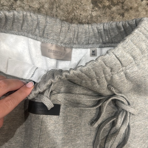 essentials sweatpants! - Picture 4 of 4